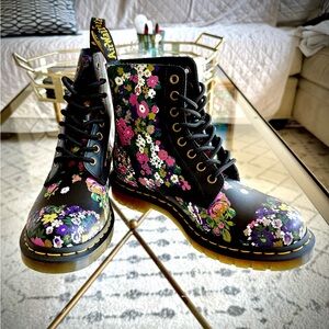 NWOB Dr. Martens 1460 Pascal Vintage Floral Mash Up Boots Black Multi